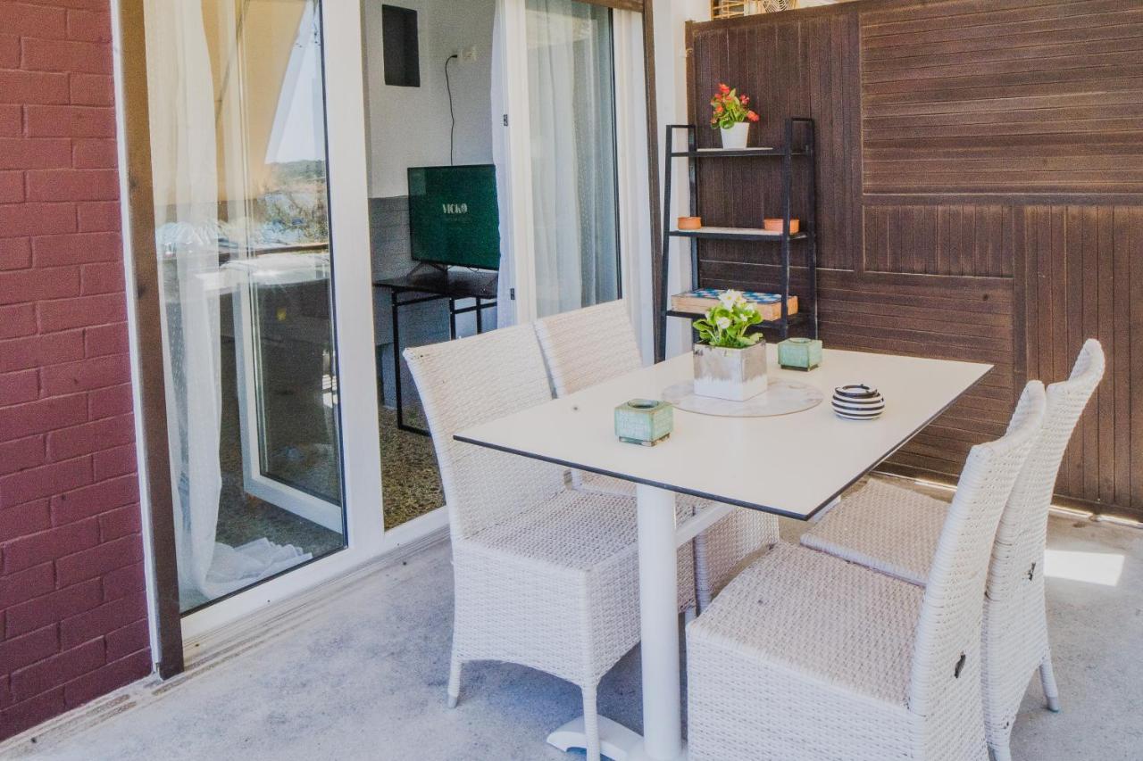Green Apartment Ground Floor Feel Like Home Properties Saronida Esterno foto