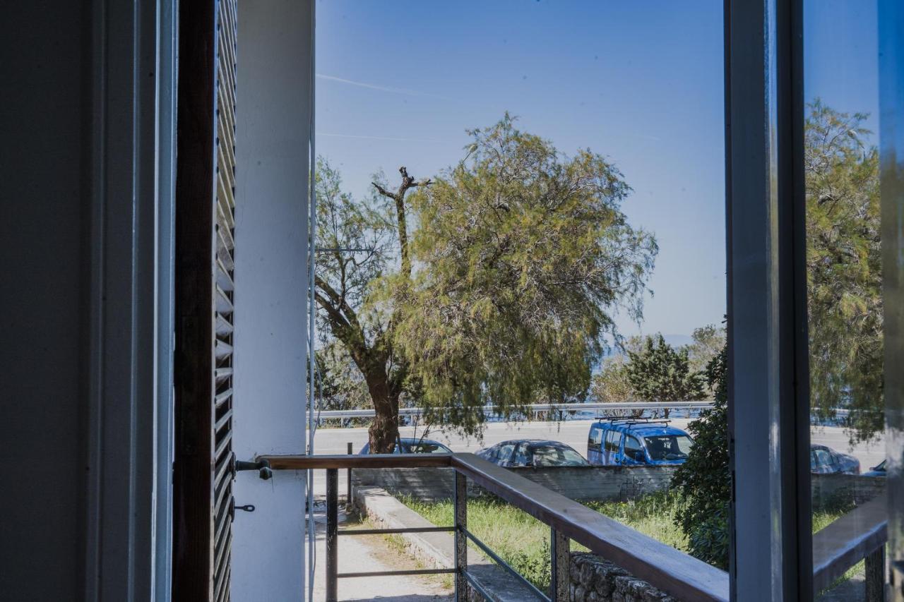 Green Apartment Ground Floor Feel Like Home Properties Saronida Esterno foto